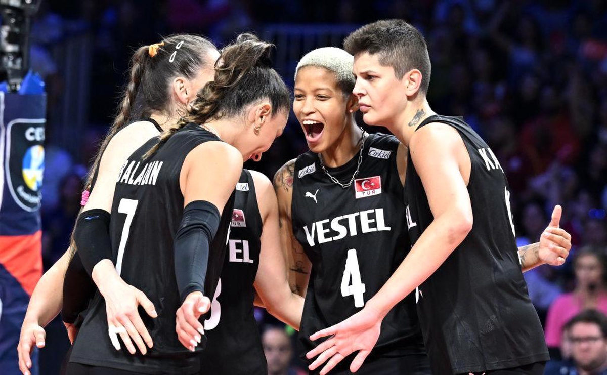 A Milli Kadın Voleybol Takımı CEV Avrupa Şampiyonası\'nda yarı finale yükseldi