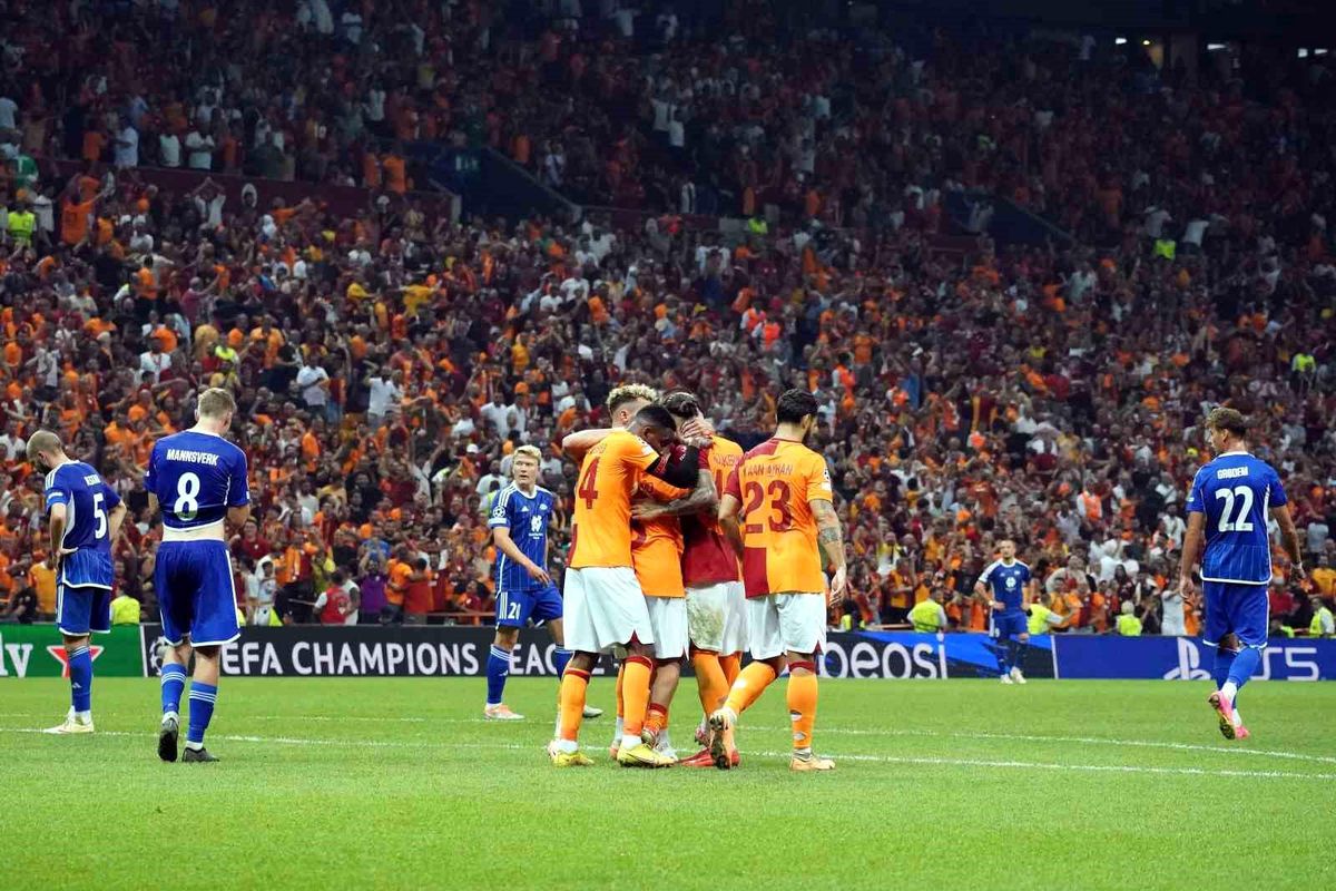 Galatasaray, UEFA Şampiyonlar Ligi gruplarına kalan ilk Türk takımı oldu