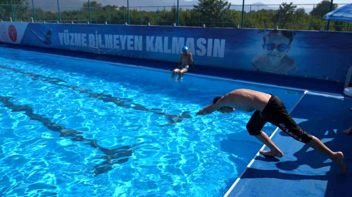Gürsu Belediyesi Yüzme Kurslarına Yoğun İlgi