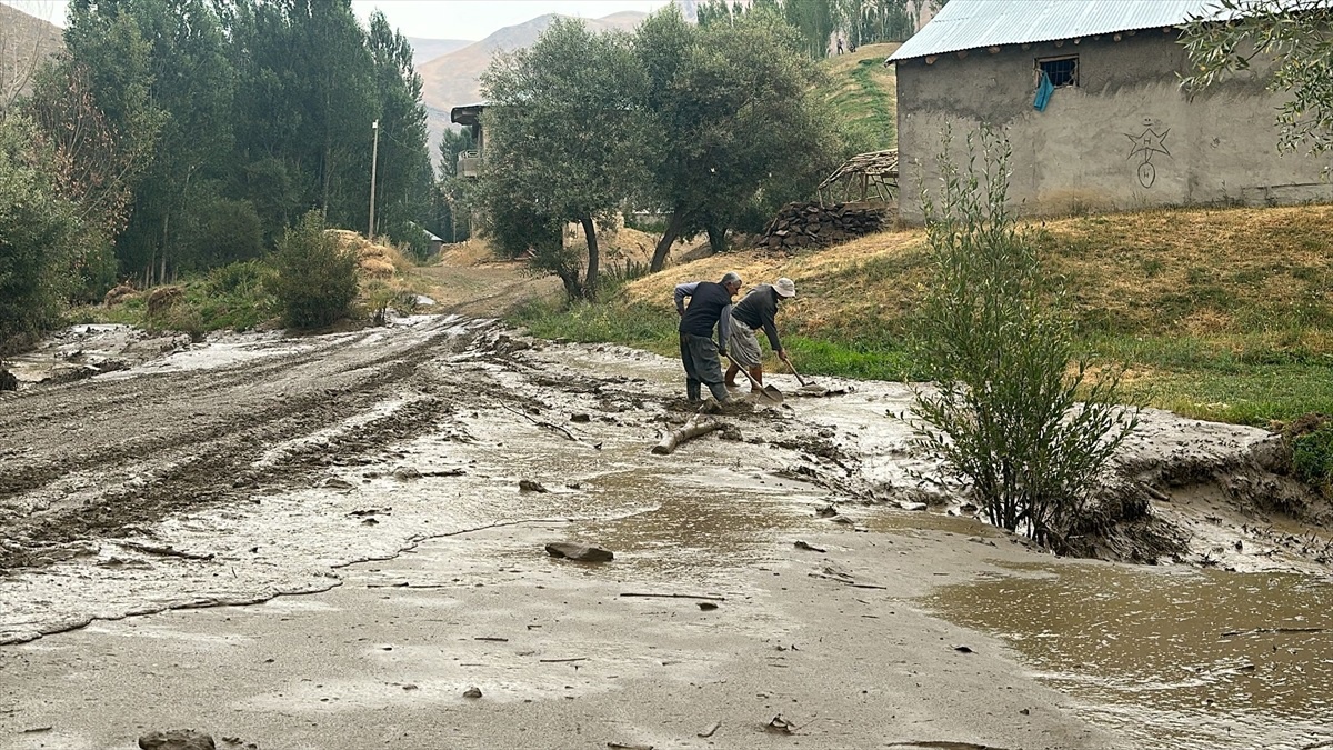 Yüksekova\'da sağanak sel felaketi