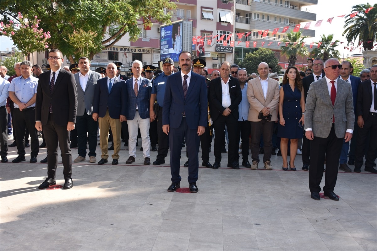 İzmir\'de 30 Ağustos Zafer Bayramı ve Türk Silahlı Kuvvetleri Günü Törenle Kutlandı