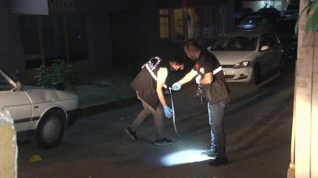 Kadıköy'de siyasi tartışma kavgaya dönüştü: 2 yaralı Kadıköy'de siyasi tartışma kavgaya dönüştü: 2 yaralı