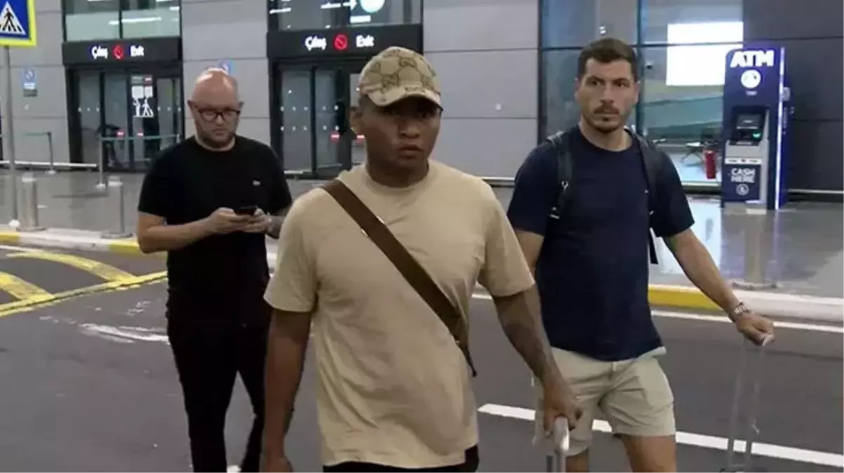 Alfredo Morelos, Fenerbahçe için İstanbul\'a geldi