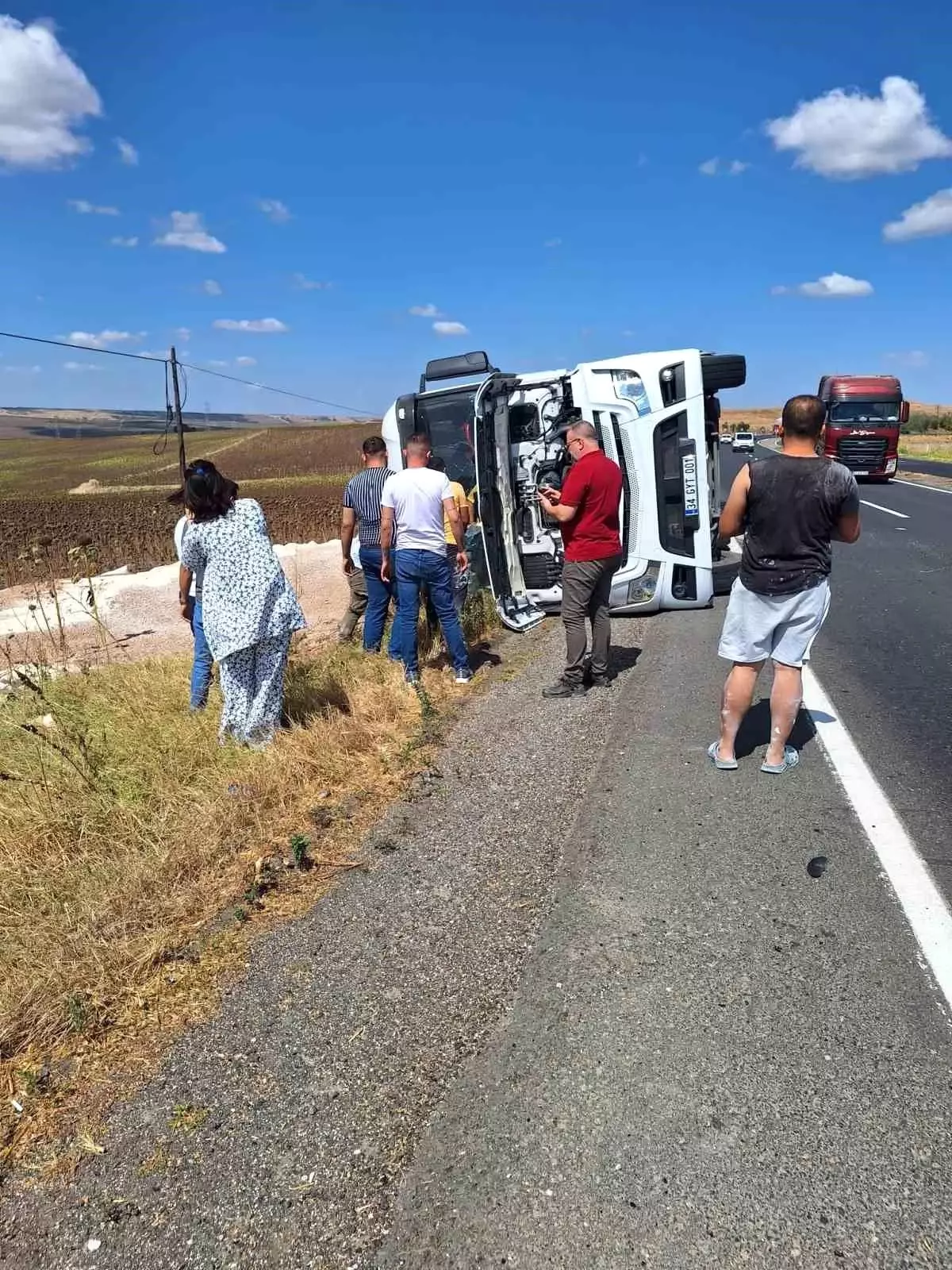 Tekirdağ\'da tır devrildi, sürücü hafif yaralandı