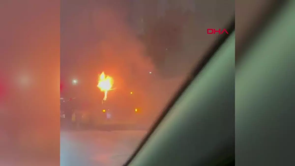 KÜÇÜKÇEKMECE\'de İETT Otobüsünde Yangın Çıktı