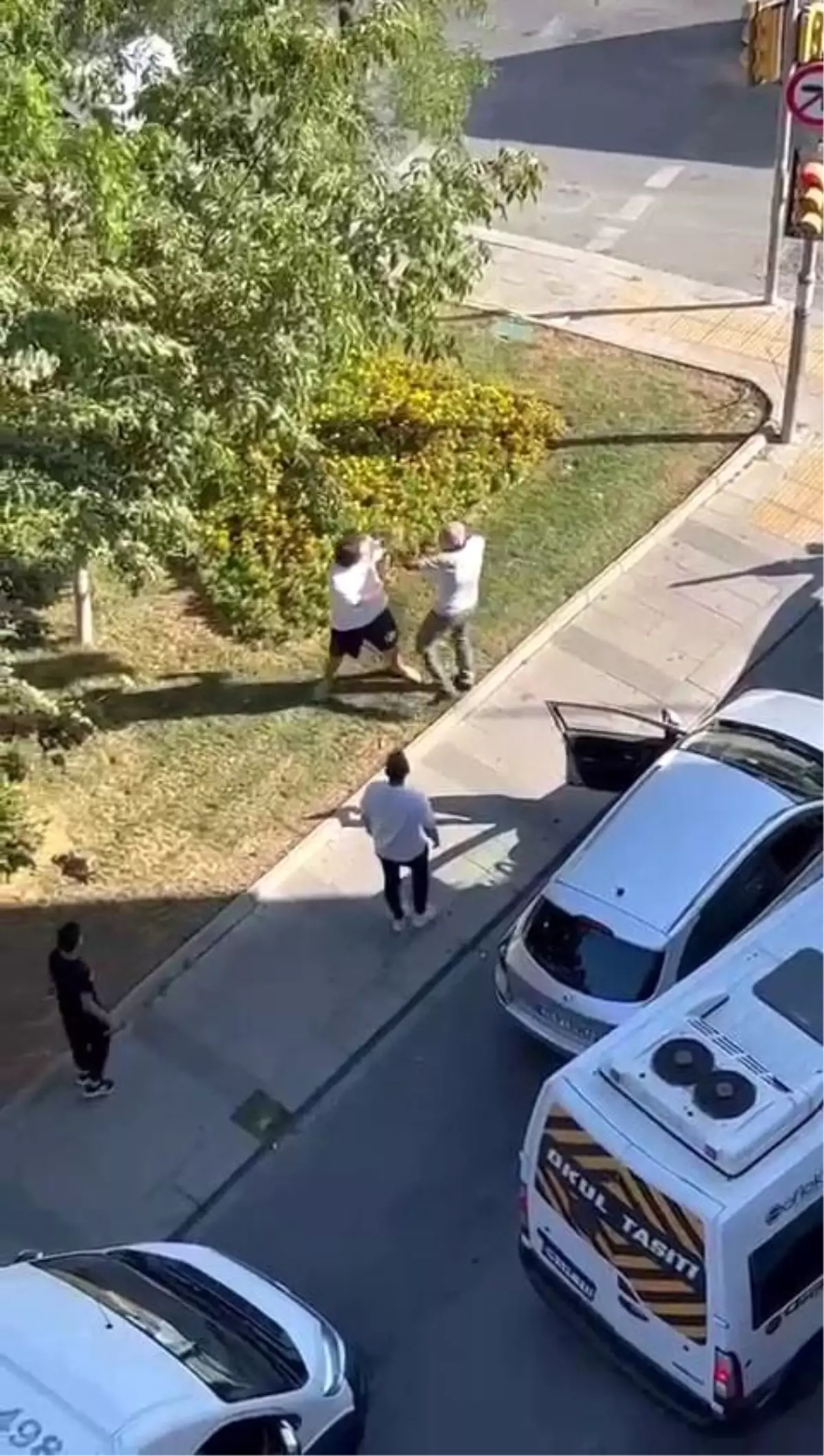 Küçükçekmece\'de Ticari Taksi Sürücüsü ile Genç Sürücü Arasında Kavga