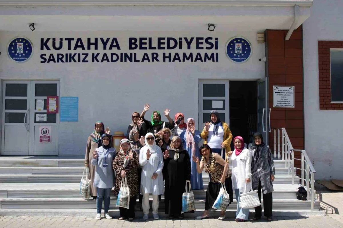 Kütahya Belediyesi, 65 yaş ve üzeri kadınları Ilıca\'daki Sarıkız Kadınlar Hamamı\'nda misafir etti