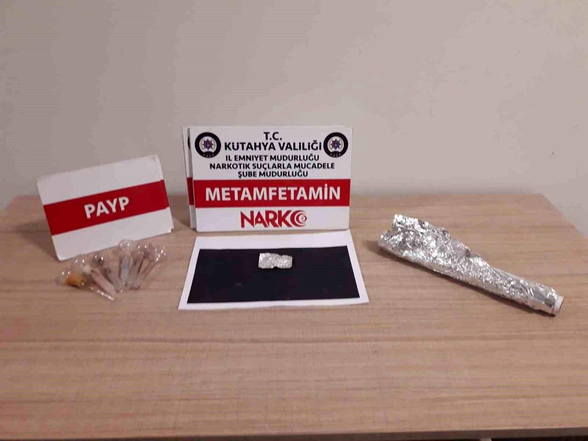 Kütahya\'da Uyuşturucu Operasyonu: Metamfetamin ve Payp Ele Geçirildi