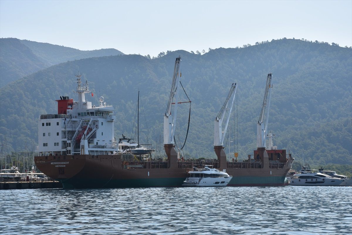 Marmaris\'e kargo gemisiyle lüks motor yat getirildi