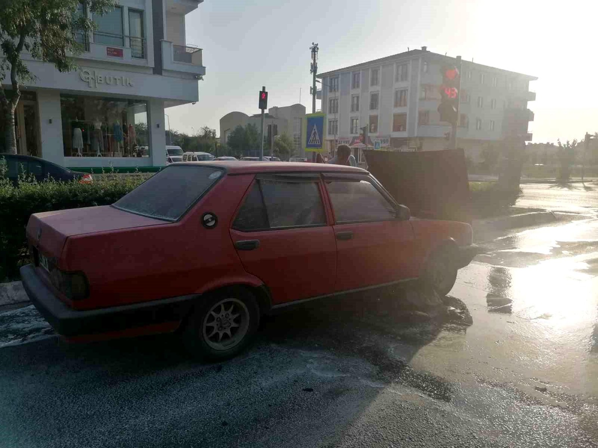 Lüleburgaz\'da Otomobil Yangını Kontrol Altına Alındı