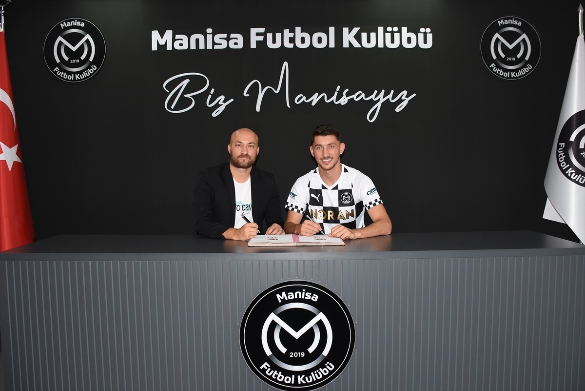 Manisa Futbol Kulübü, Jetmir Topalli\'yi kiraladı