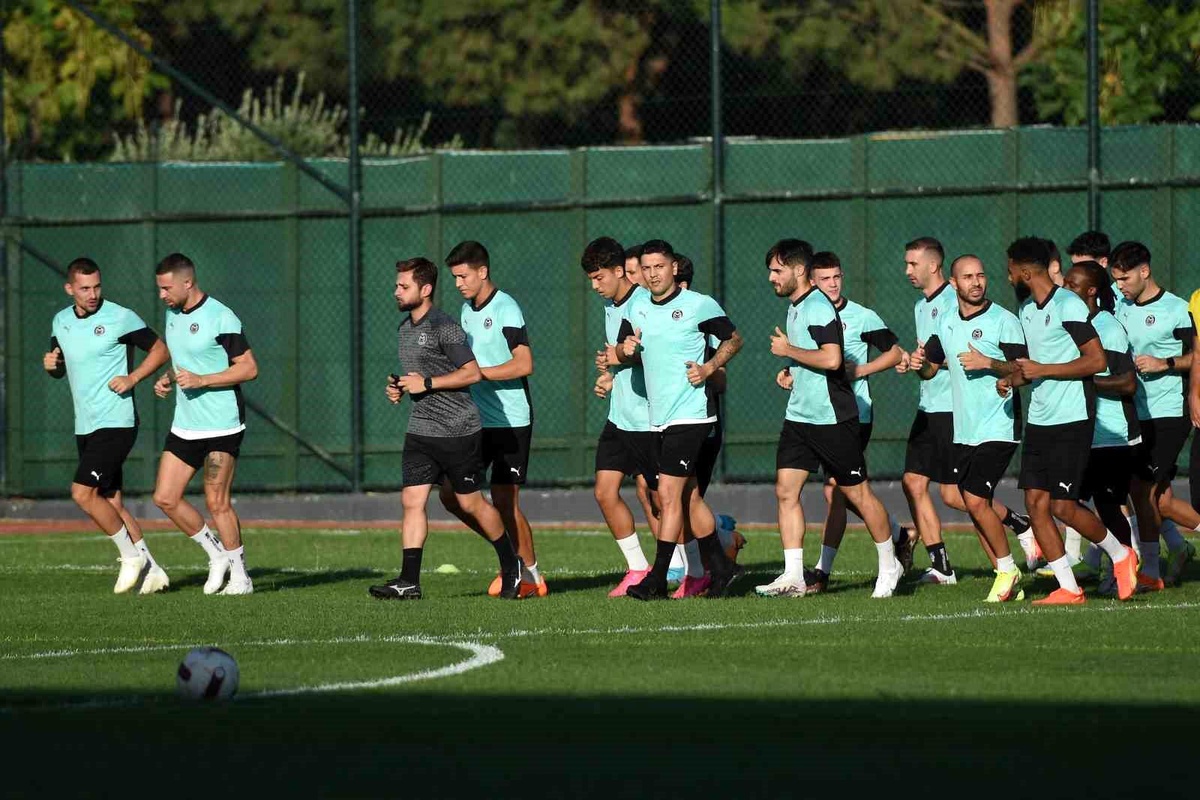 Manisa FK - Tuzlaspor maçının saati ve stadı değiştirildi