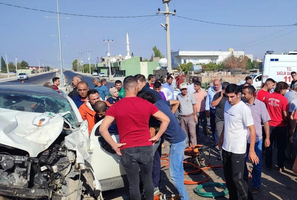 Mardin\'de cip ile kamyonet çarpıştı: 5 yaralı