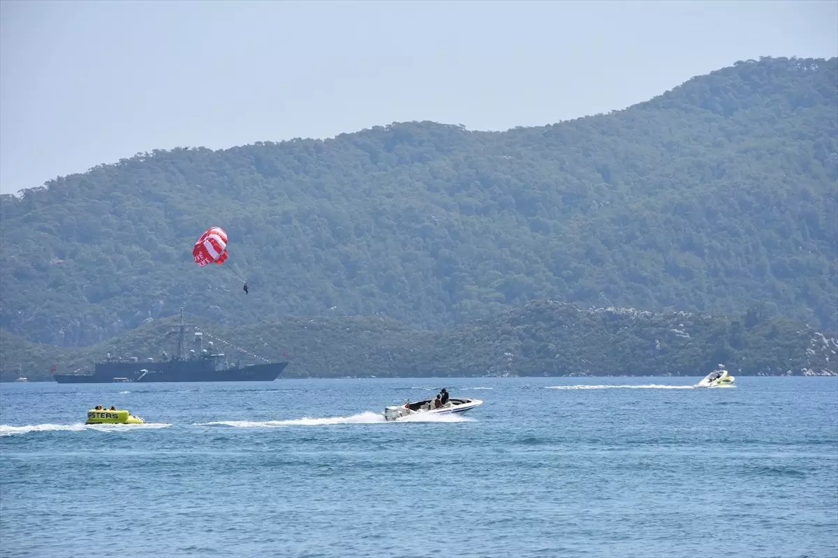 Muğla\'nın sahillerinde tatilciler yoğunluk oluşturdu