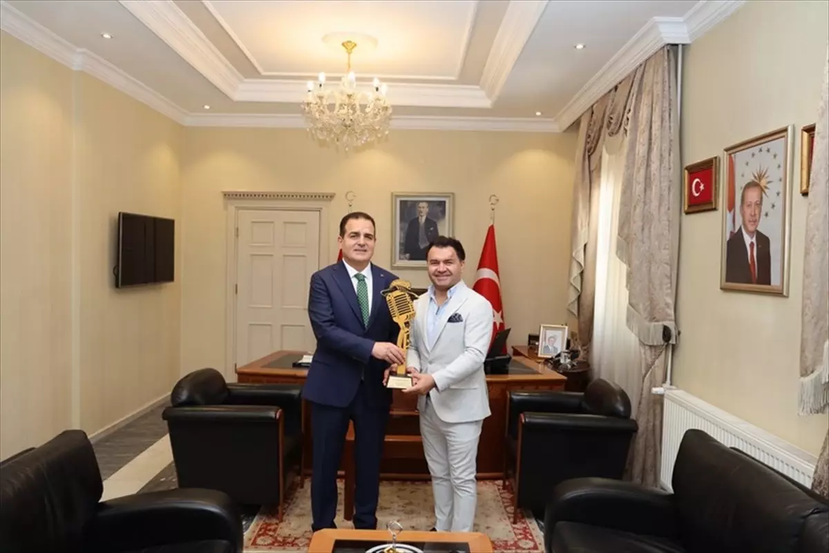 Muğla Valisi İdris Akbıyık \'Yılın Alkışı Hak Eden Valisi\' ödülünü aldı