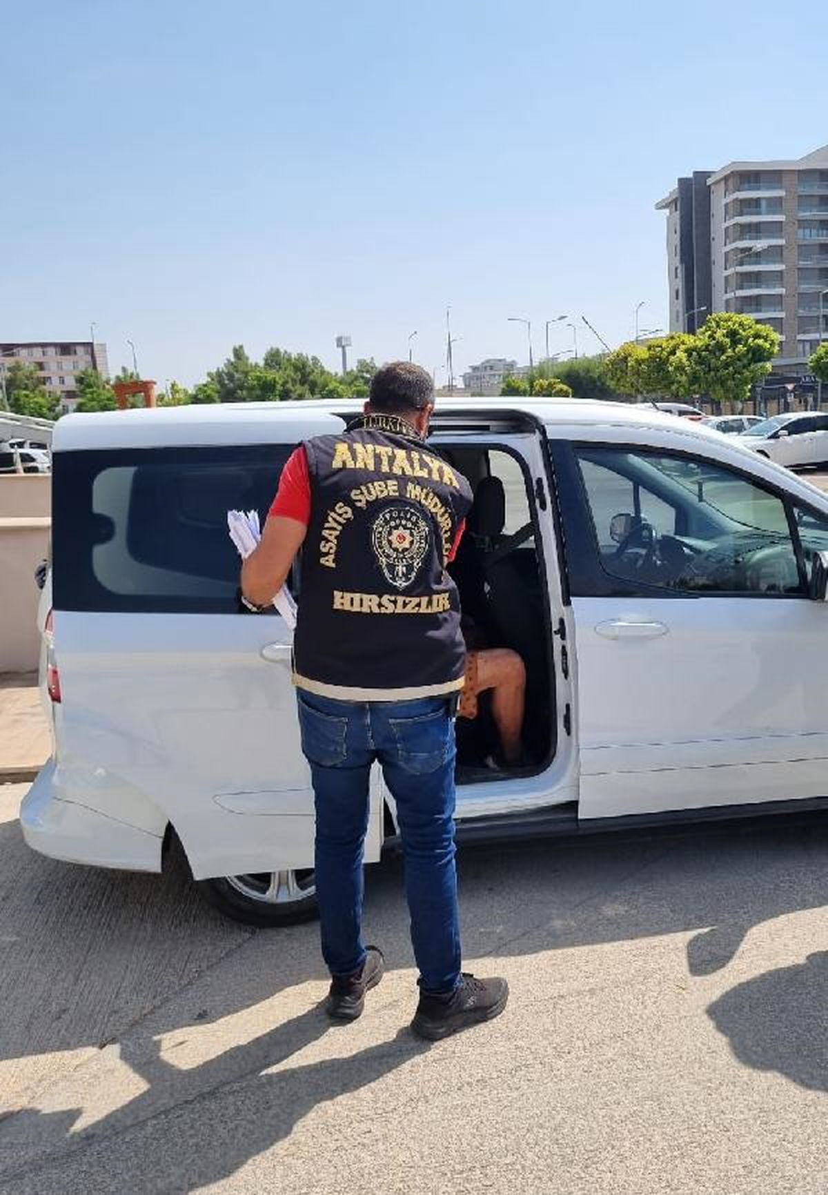 Toplu taşıma biniş kartı dolum cihazından 16 bin TL çalan şüpheli yakalandı