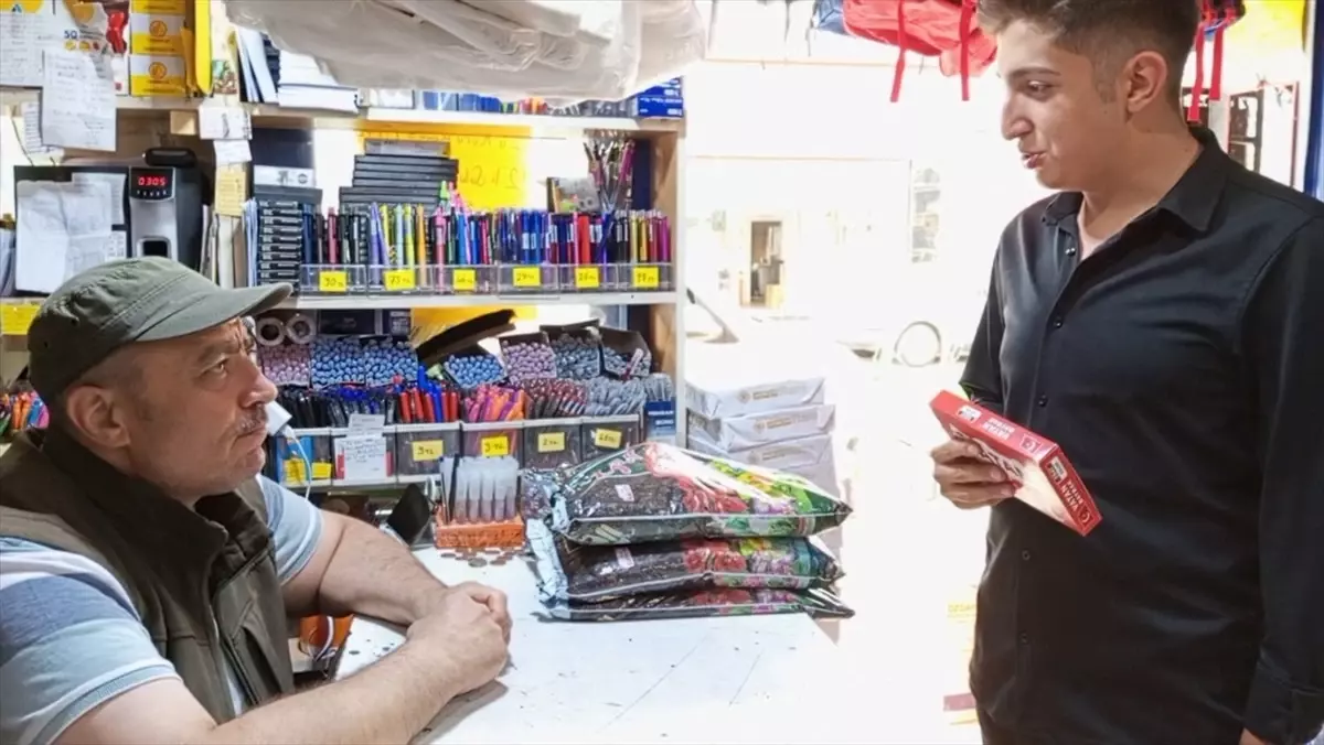 Şarkışlalı şehitler anısına Türk bayrağı hediye edildi