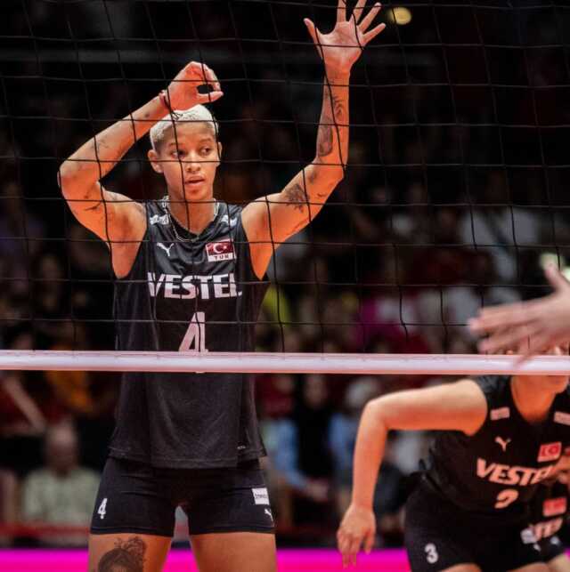 Son Dakika: Filenin Sultanları, çeyrek finalde Polonya'yı 3-0 yenerek Avrupa Voleybol Şampiyonası'nda yarı finale yükseldi Son Dakika: Filenin Sultanları, çeyrek finalde Polonya'yı 3-0 yenerek Avrupa Voleybol Şampiyonası'nda yarı finale yükseldi