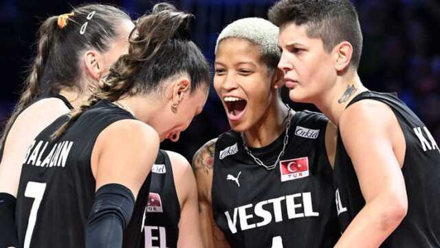Son Dakika: Filenin Sultanları, çeyrek finalde Polonya'yı 3-0 yenerek Avrupa Voleybol Şampiyonası'nda yarı finale yükseldi Son Dakika: Filenin Sultanları, çeyrek finalde Polonya'yı 3-0 yenerek Avrupa Voleybol Şampiyonası'nda yarı finale yükseldi