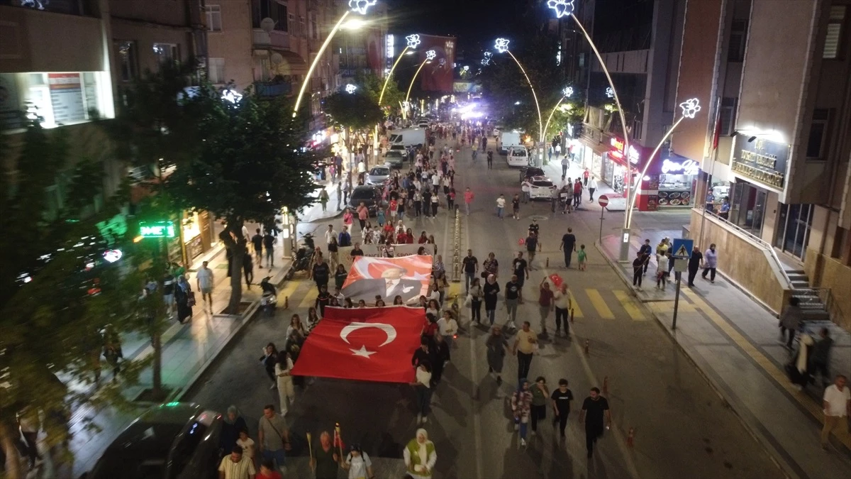 Tokat\'ta 30 Ağustos Zafer Bayramı\'nda fener alayı düzenlendi