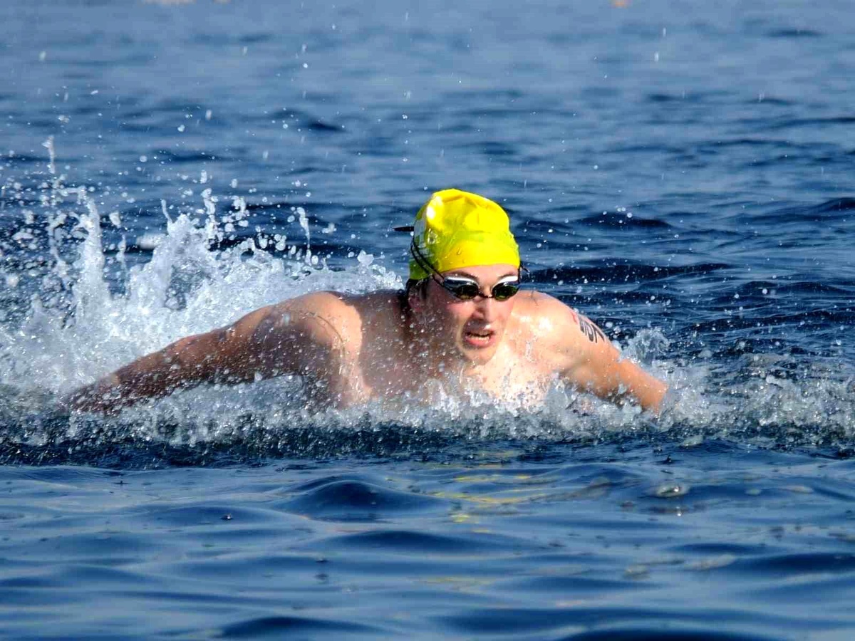 Çanakkale Boğazı\'nda 36. Yüzme Yarışması Gerçekleştirildi