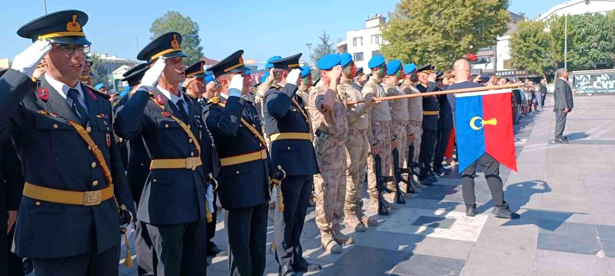 Düzce\'de 30 Ağustos Zafer Bayramı Kutlamaları Gerçekleştirildi