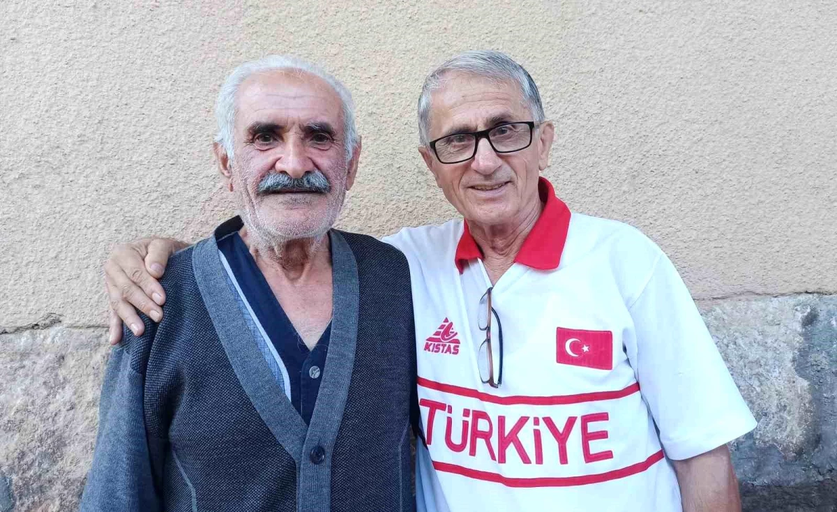 İstanbul\'da yaşayan neyzen Ferit Yavuz, askerlik yaptığı Bitlis\'in Ahlat ilçesini ziyaret etti