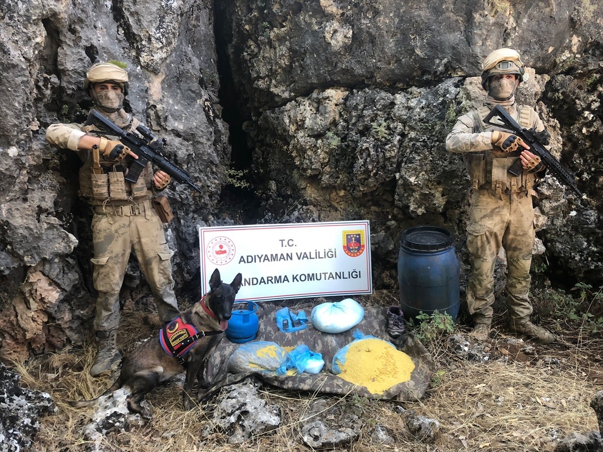 Adıyaman\'da PKK/KCK\'ya yönelik operasyonda toprağa gömülü yaşam malzemeleri bulundu