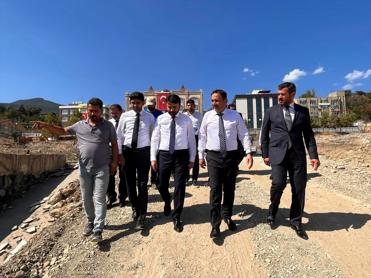 AK Parti Karabük Milletvekilleri Millet Bahçesi İnşaatını İnceledi
