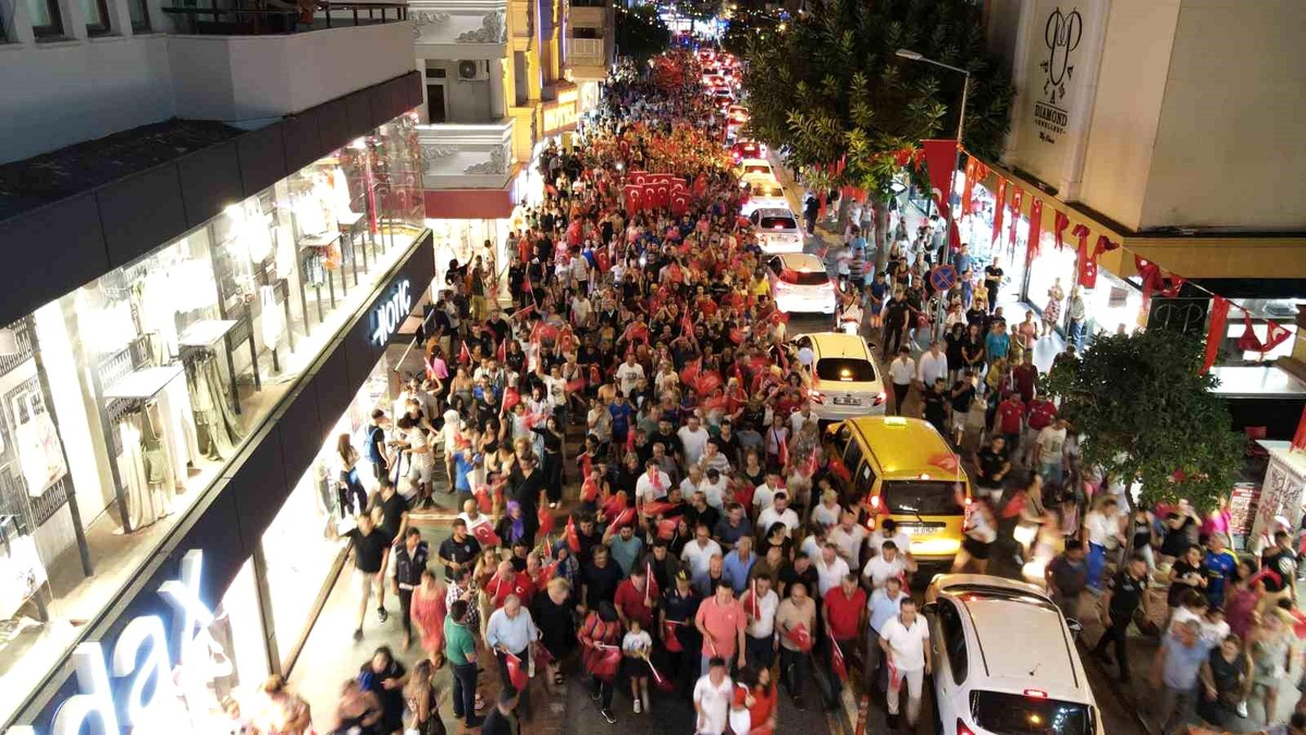 Alanya\'da fener alaylı 30 Ağustos kutlaması