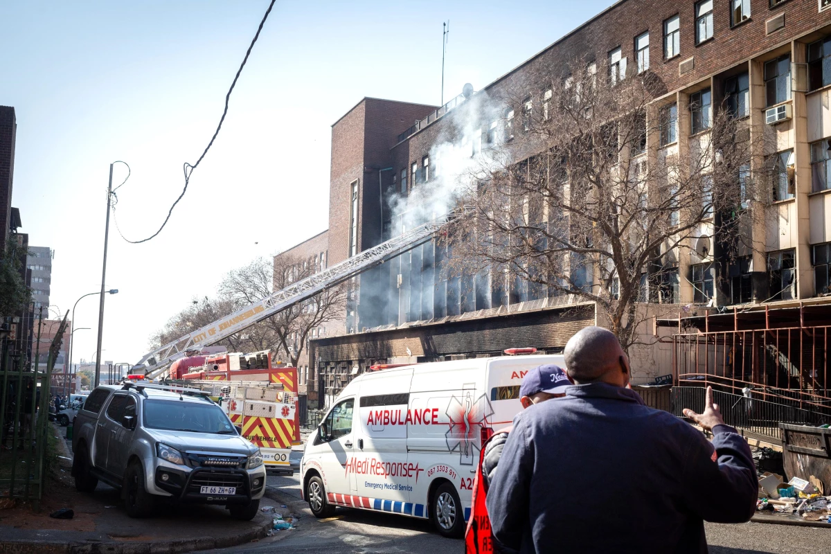 Albüm: Güney Afrika\'nın Johannesburg Kentinde Bir Binada Çıkan Yangında Ölü Sayısı 73\'e Yükseldi