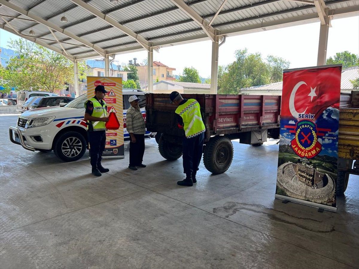 Antalya İl Jandarma Komutanlığından Sürücülere Trafik Bilinci Eğitimi