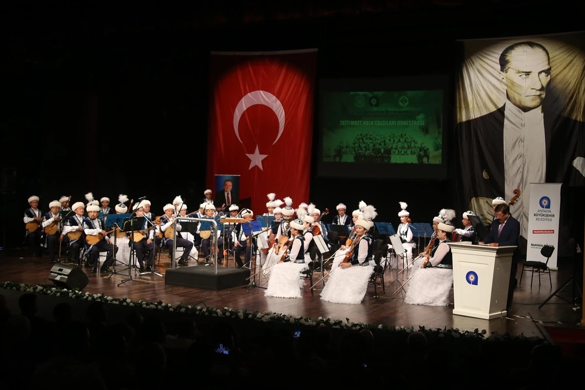 Kazakistan\'ın Tattimbet Akademik Halk Çalgıları Orkestrası Antalya\'da konser verdi
