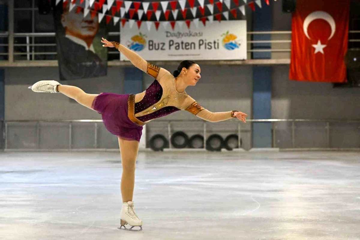 Antalya\'da Yetişkinler Artistik Buz Pateni Şampiyonası\'nda Selin Eren Üçüncü Oldu