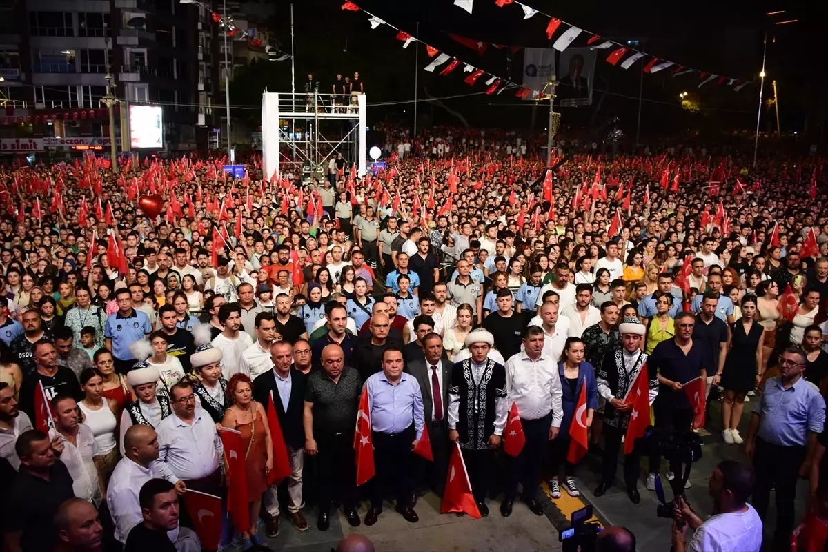 Athena, 30 Ağustos Zafer Bayramı dolayısıyla Antalya\'da konser verdi