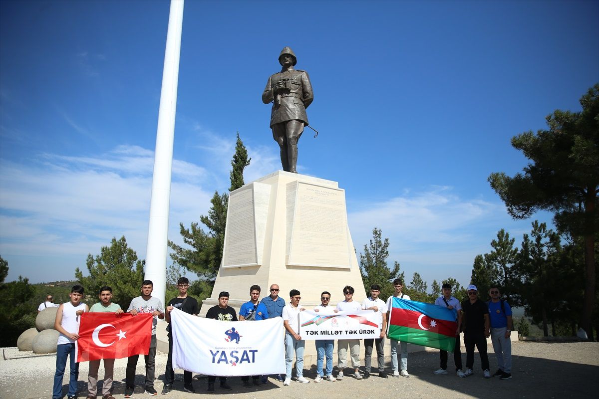 Azerbaycanlı şehit çocukları Çanakkale\'deki müze ve şehitlikleri ziyaret etti