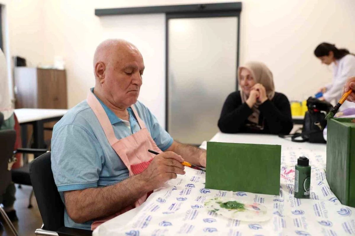 Bağcılar Belediyesi, 55 yaş üstü vatandaşlara hizmet veren Vefahane Yaşam Merkezi\'ni açtı