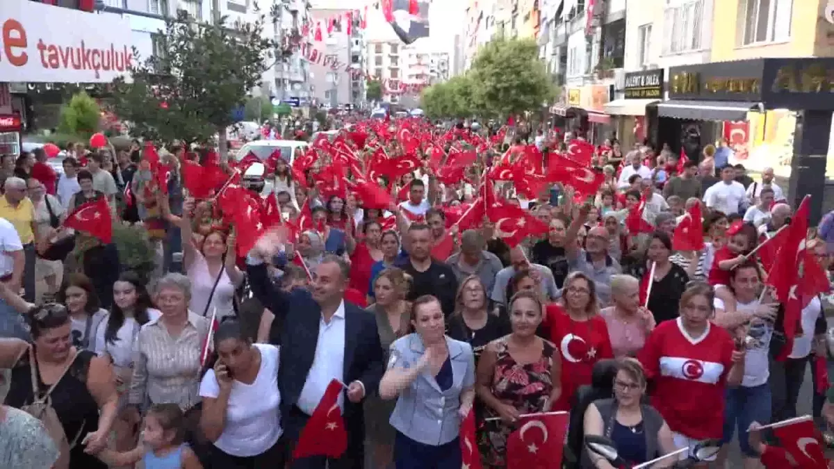 Balçova\'da Uluslararası Halk Dansları Festivali ve Zafer Bayramı Kutlamaları