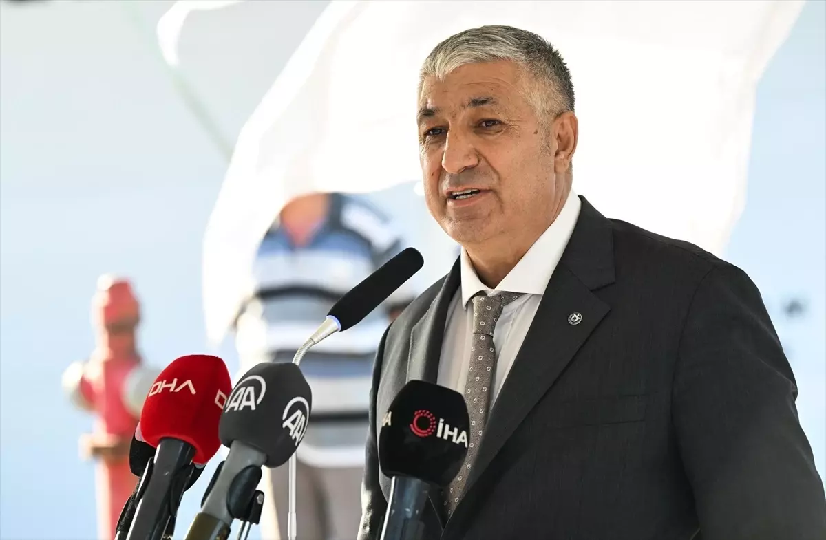 Balıkçılık sezonu açılışı nedeniyle İzmir\'de tören düzenlendi