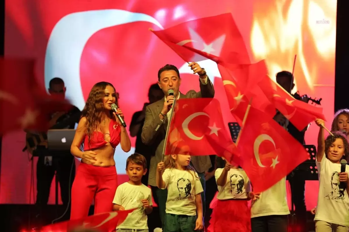 Bandırma\'da Büyük Zafere Coşkulu Kutlama