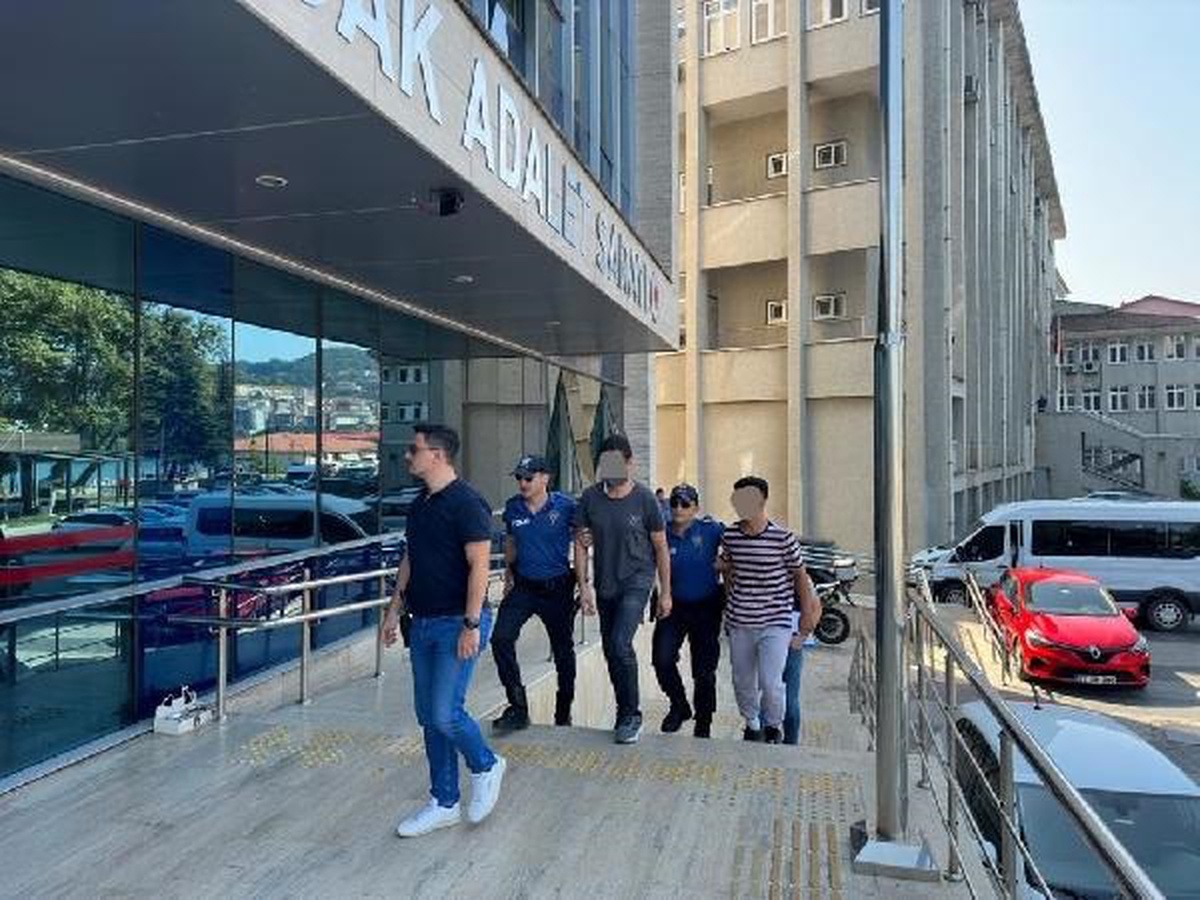 Zonguldak\'ta Banka Görevlisi Olarak Tanıttıkları Kişiyi Dolandıran 2 Zanlı Tutuklandı