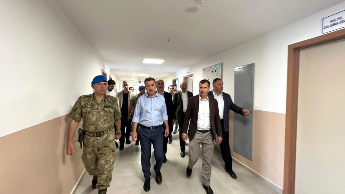 Bayburt Valisi Mustafa Eldivan, Arpalı Beldesi\'nde yatırım alanlarını dolaştı, esnafları ziyaret etti