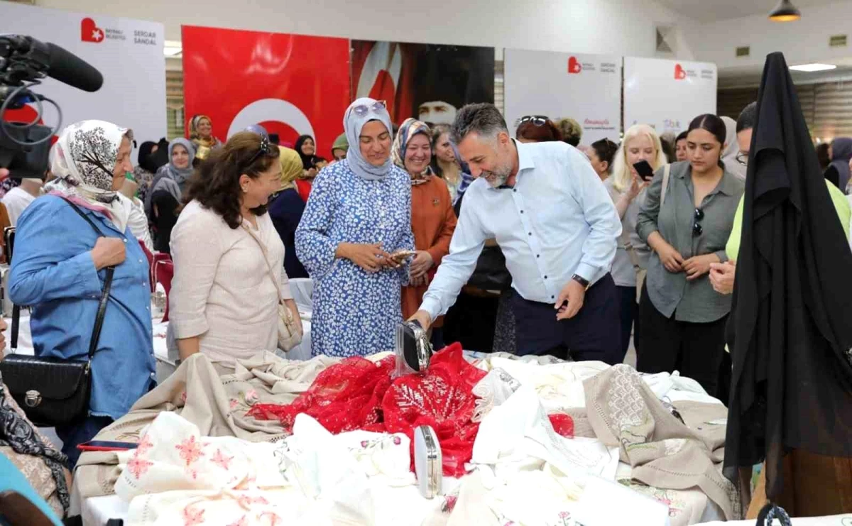 Bayraklı Belediyesi\'nin Kadının Emek Dünyası stantları büyük ilgi görüyor