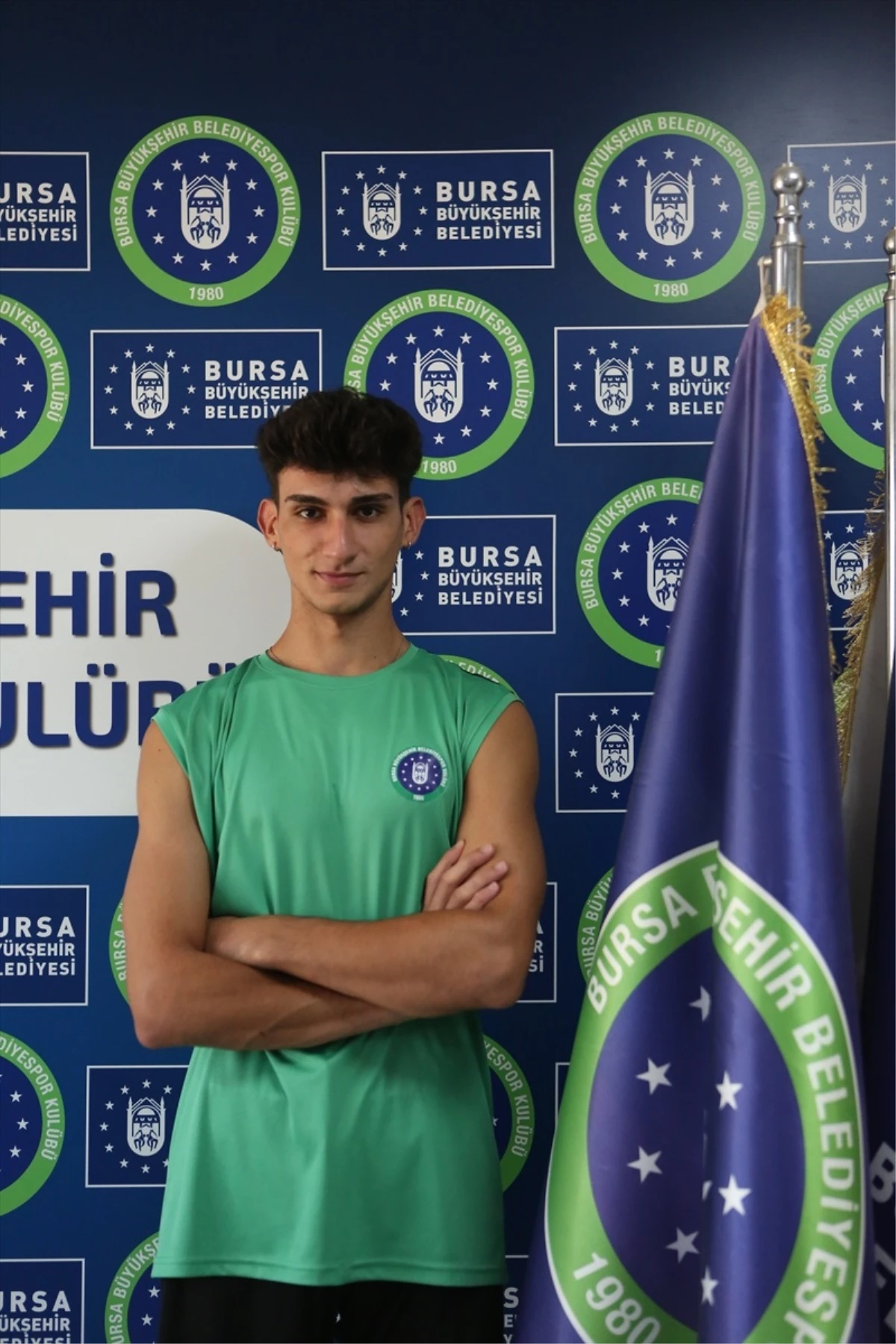 Bursa Büyükşehir Belediyespor, Onur Kaya\'yı transfer etti