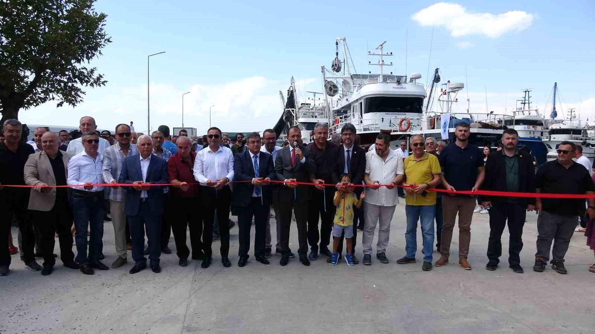 Çanakkale\'de Balıkçılar Yeni Av Sezonuna \'Vira Bismillah\' Diyerek Başladı