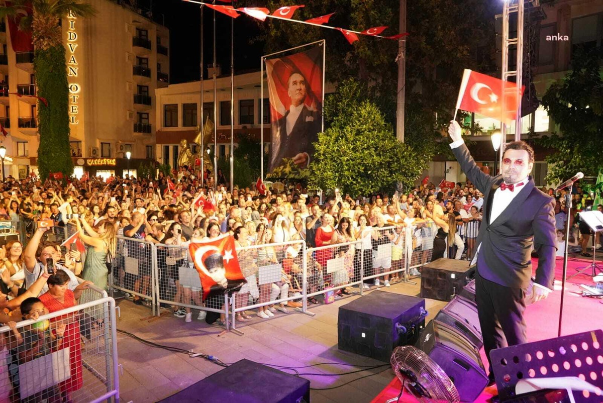 Çeşme Büyük Zaferi Coşkuyla Kutladı