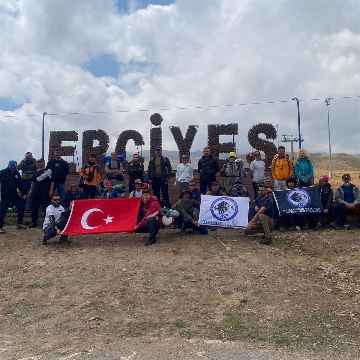 Dağcılar, Erciyes ve Ağrı dağlarının zirvesine 30 Ağustos Zafer Tırmanışı yaptı