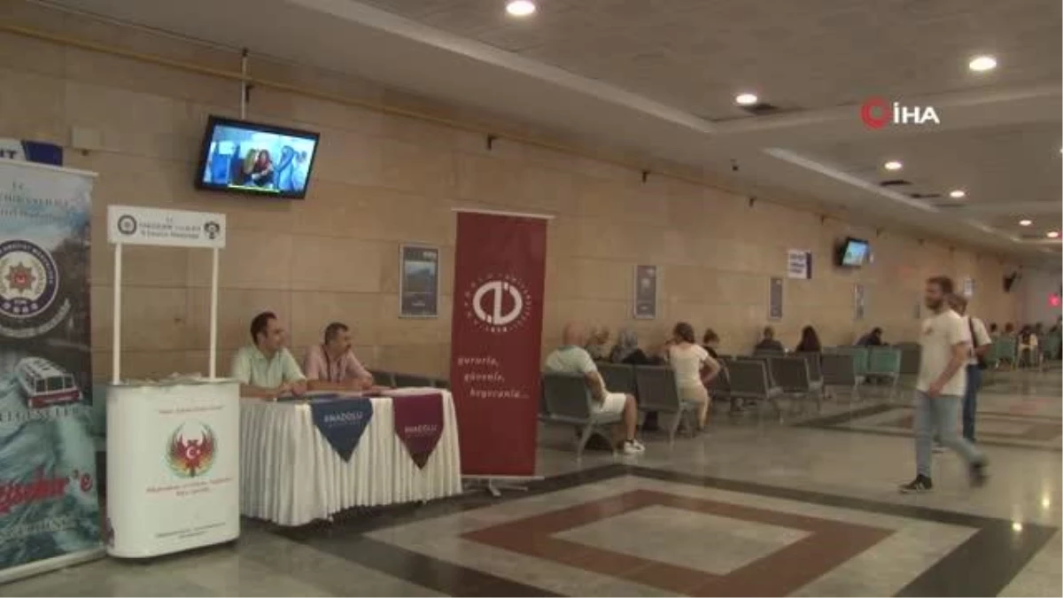 Eskişehir\'e yeni ayak basan öğrencileri üniversite yetkilileri karşılıyor