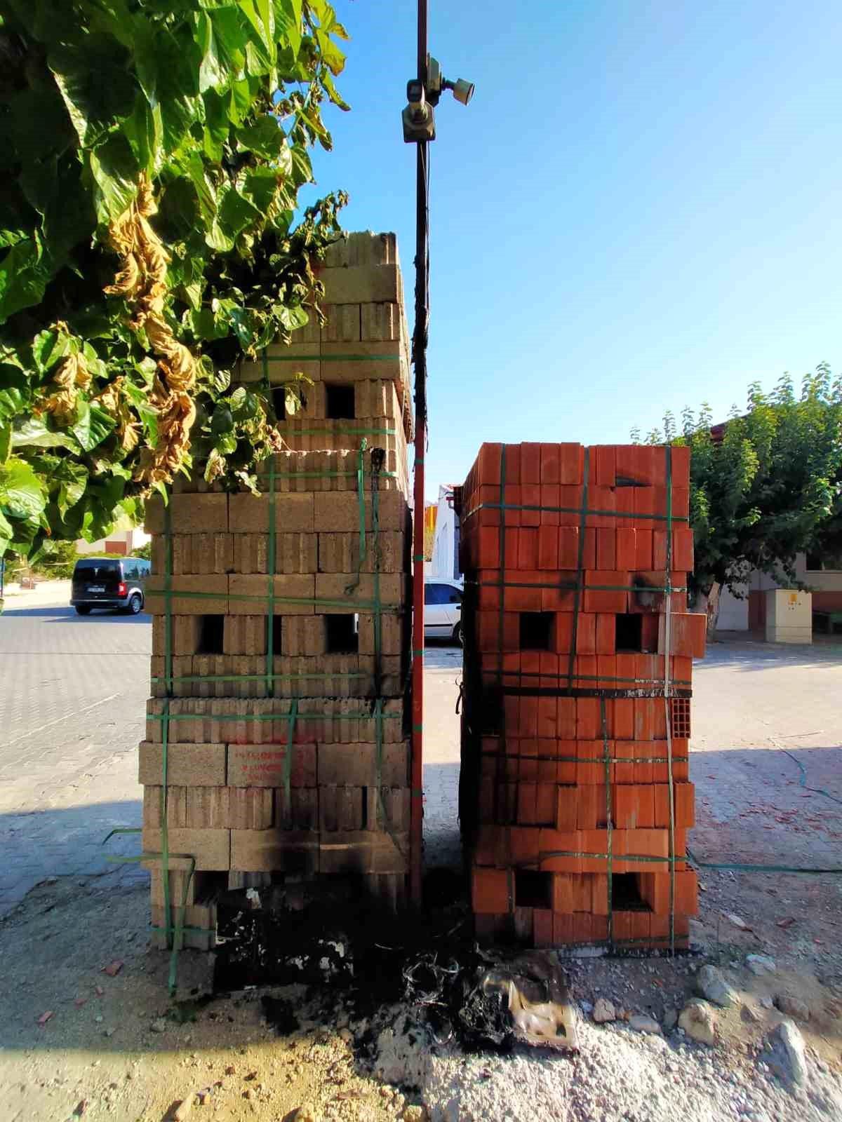 Hırsızlar Güvenlik Kameralarını Yakıp Kaçtı