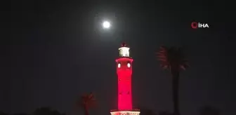İzmir'de Mavi Ay Seyri